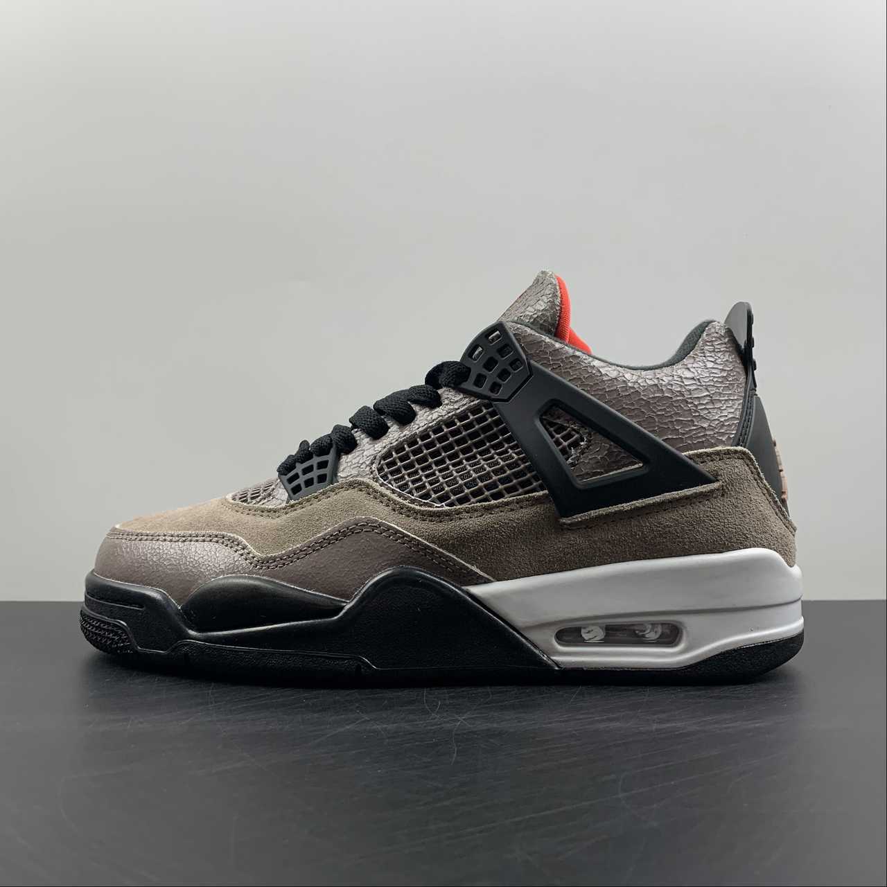 Tênis Nike Air Jordan 4 Retro