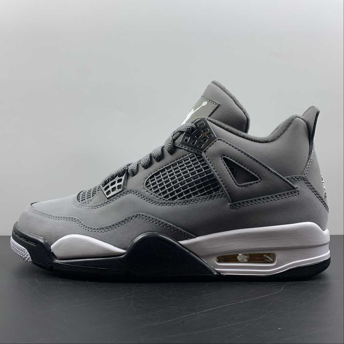 Tênis Nike Air Jordan 4 Retro