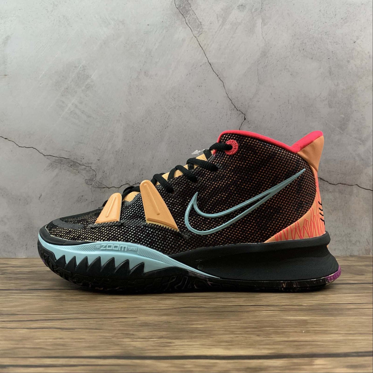 Tênis Nike Kyrie 7