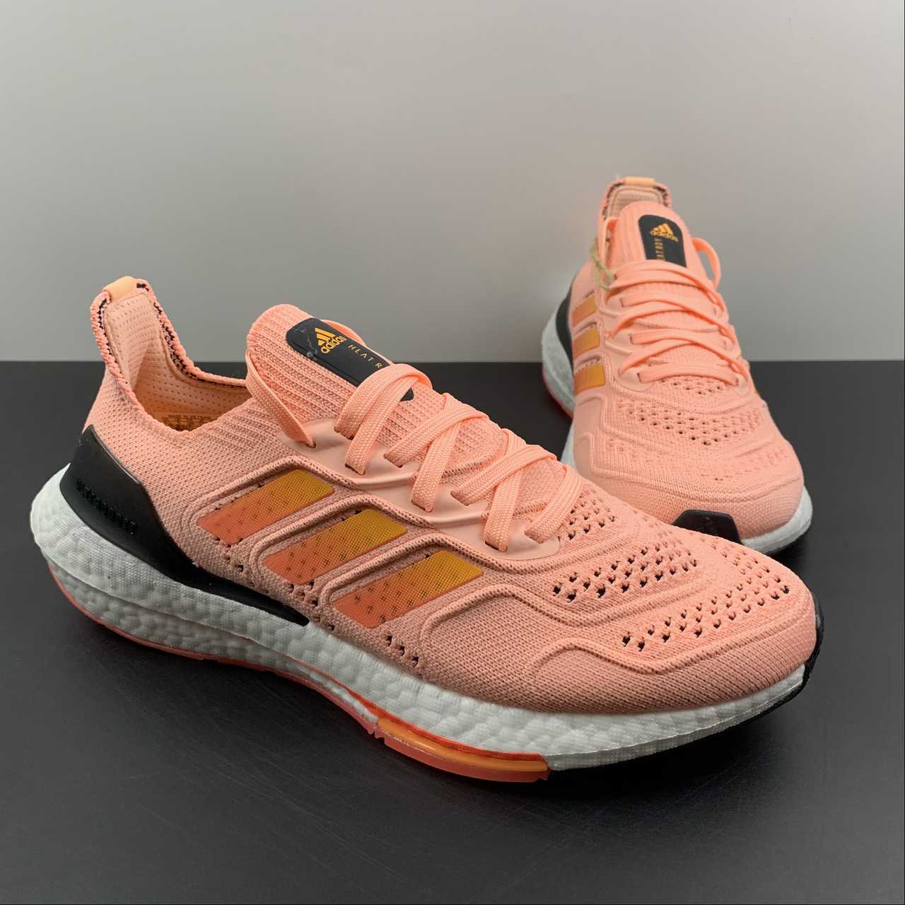 Tênis Ultra Boost 22