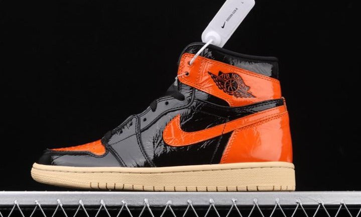 Tênis Nike Air Jordan 1