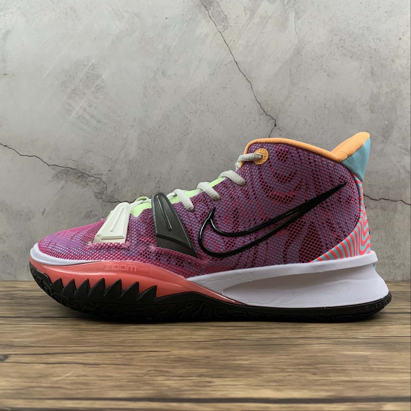 Tênis Nike Kyrie 7