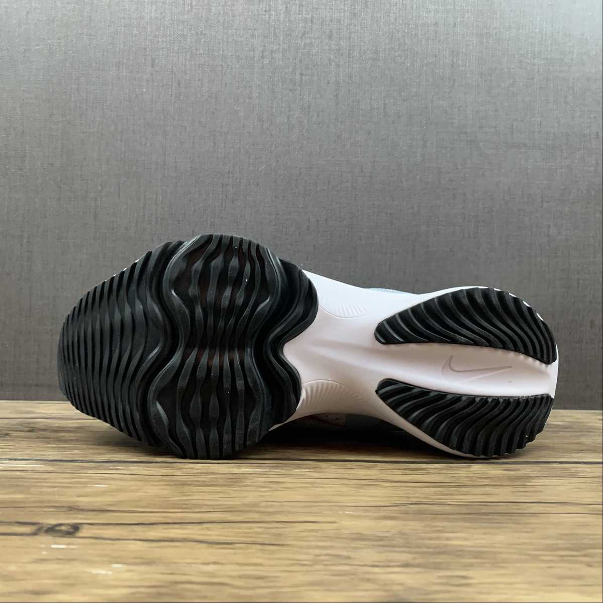 Nike Air Zoom Tempo Next% FlyEase