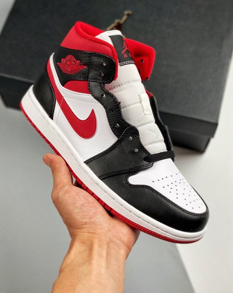 Tênis Nike Air Jordan 1