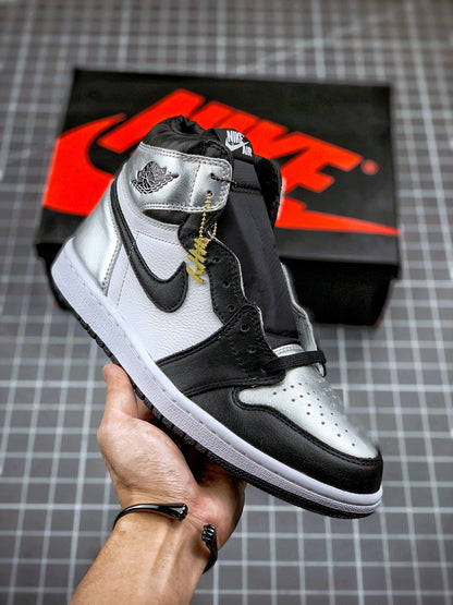 Tênis Nike Air Jordan 1