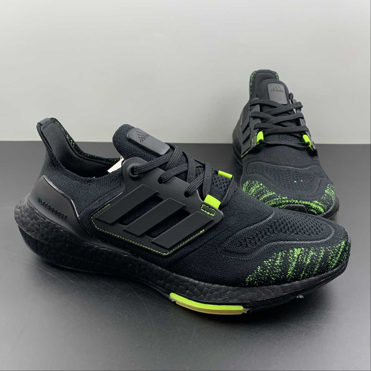 Tênis Ultra Boost 22