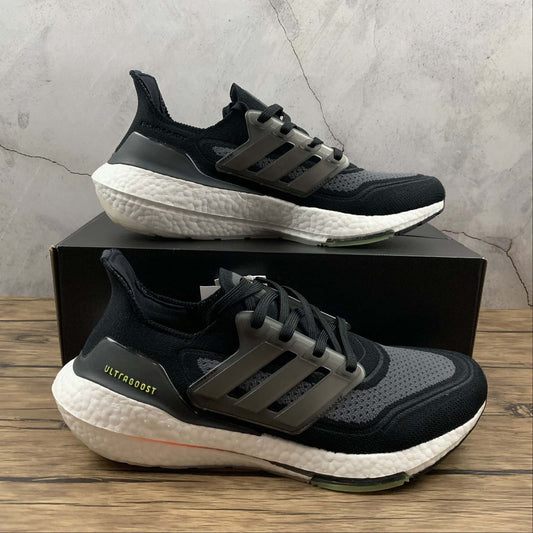 Tênis Ultra Boost 21