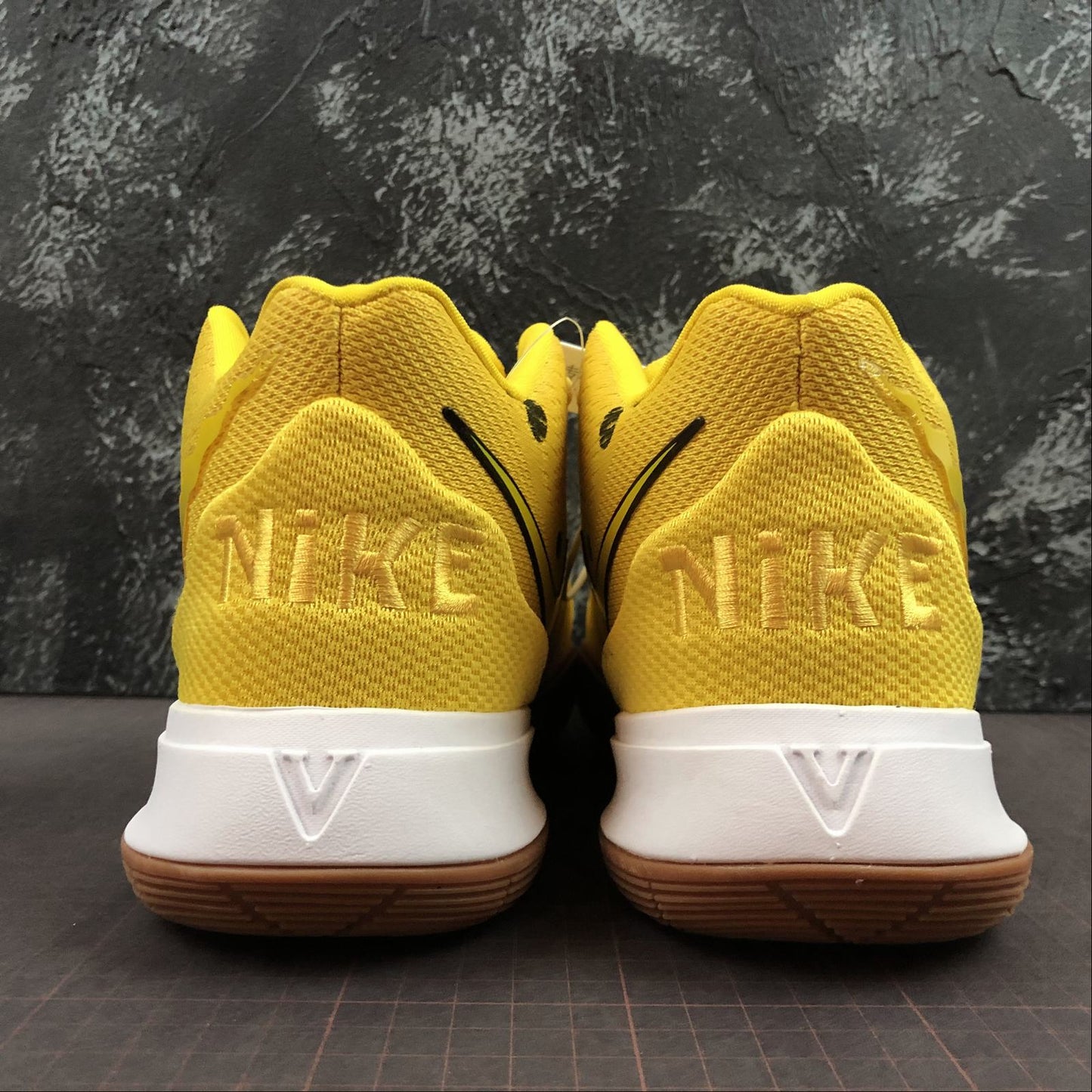 Tênis Nike Kyrie 5 Bob Esponja