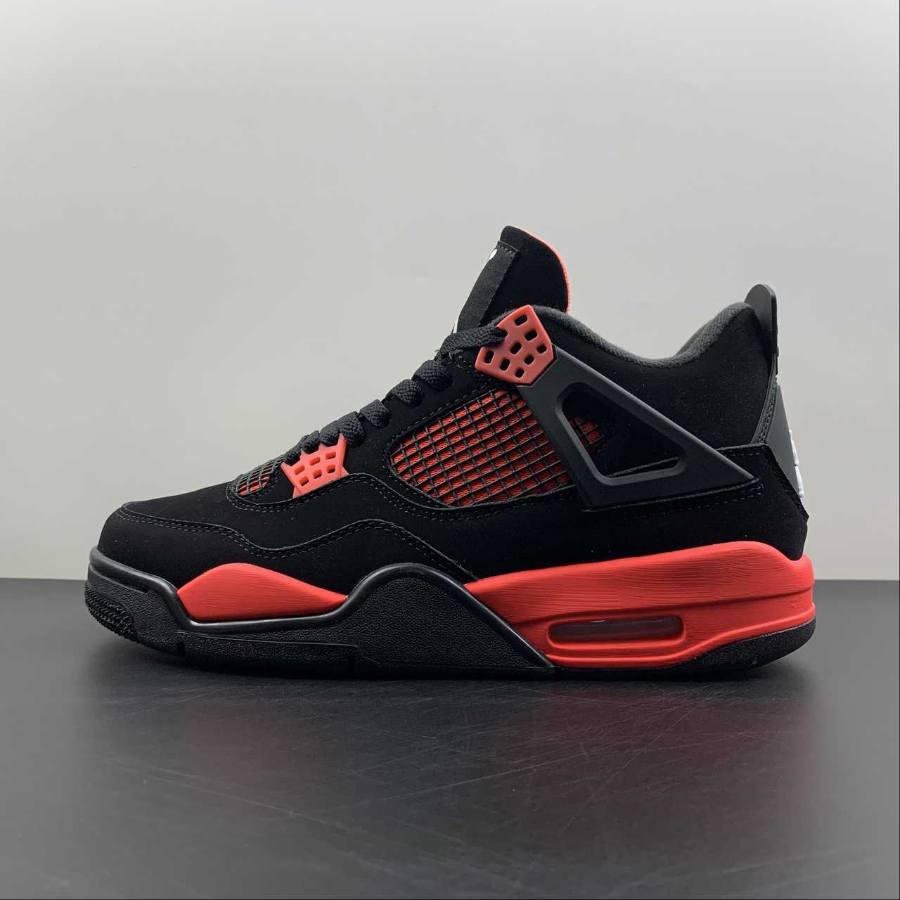 Tênis Nike Air Jordan 4 Retro