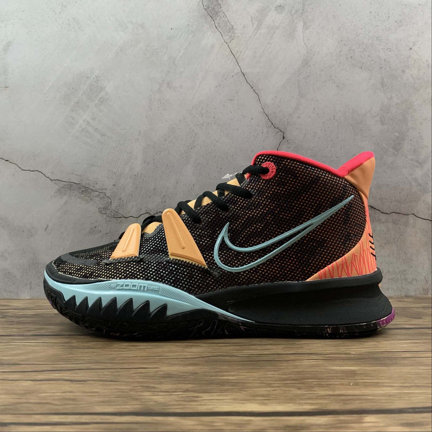 Tênis Nike Kyrie 7