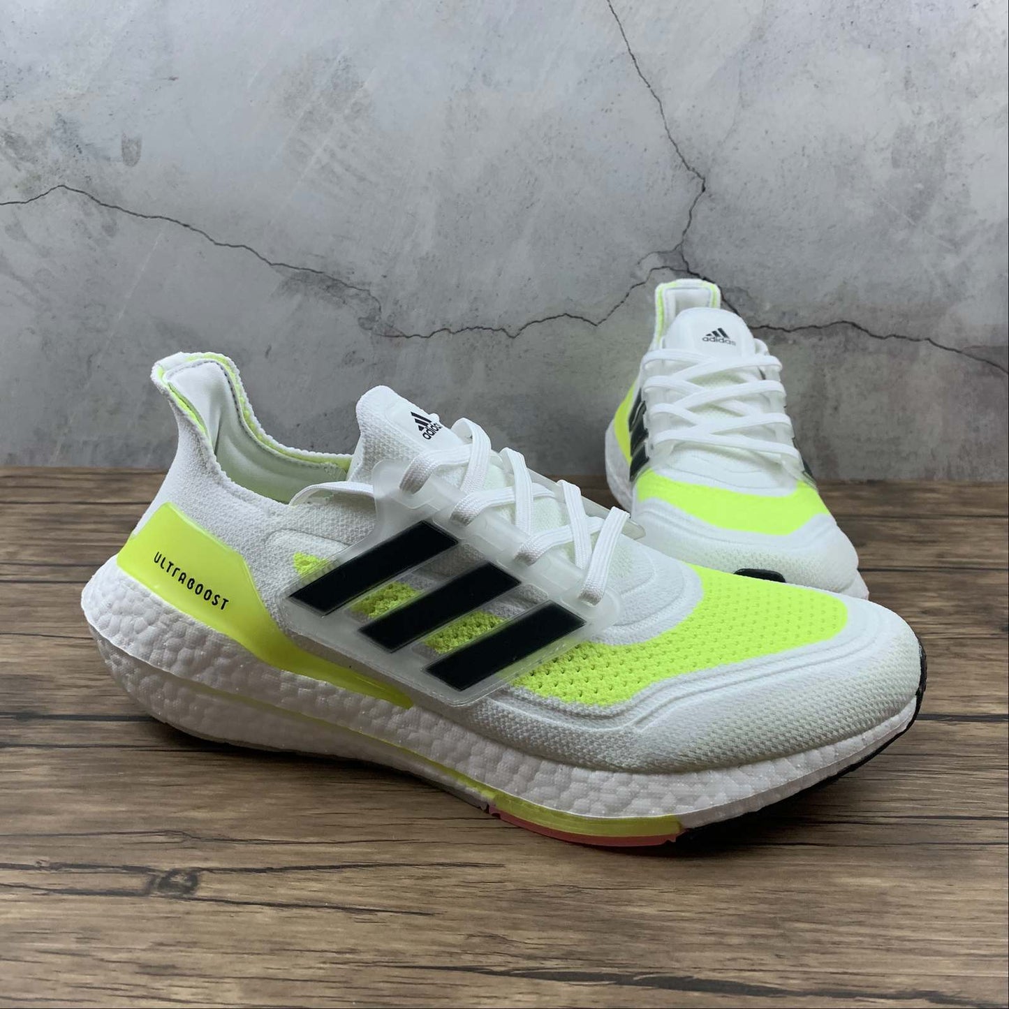 Tênis Ultra Boost 21