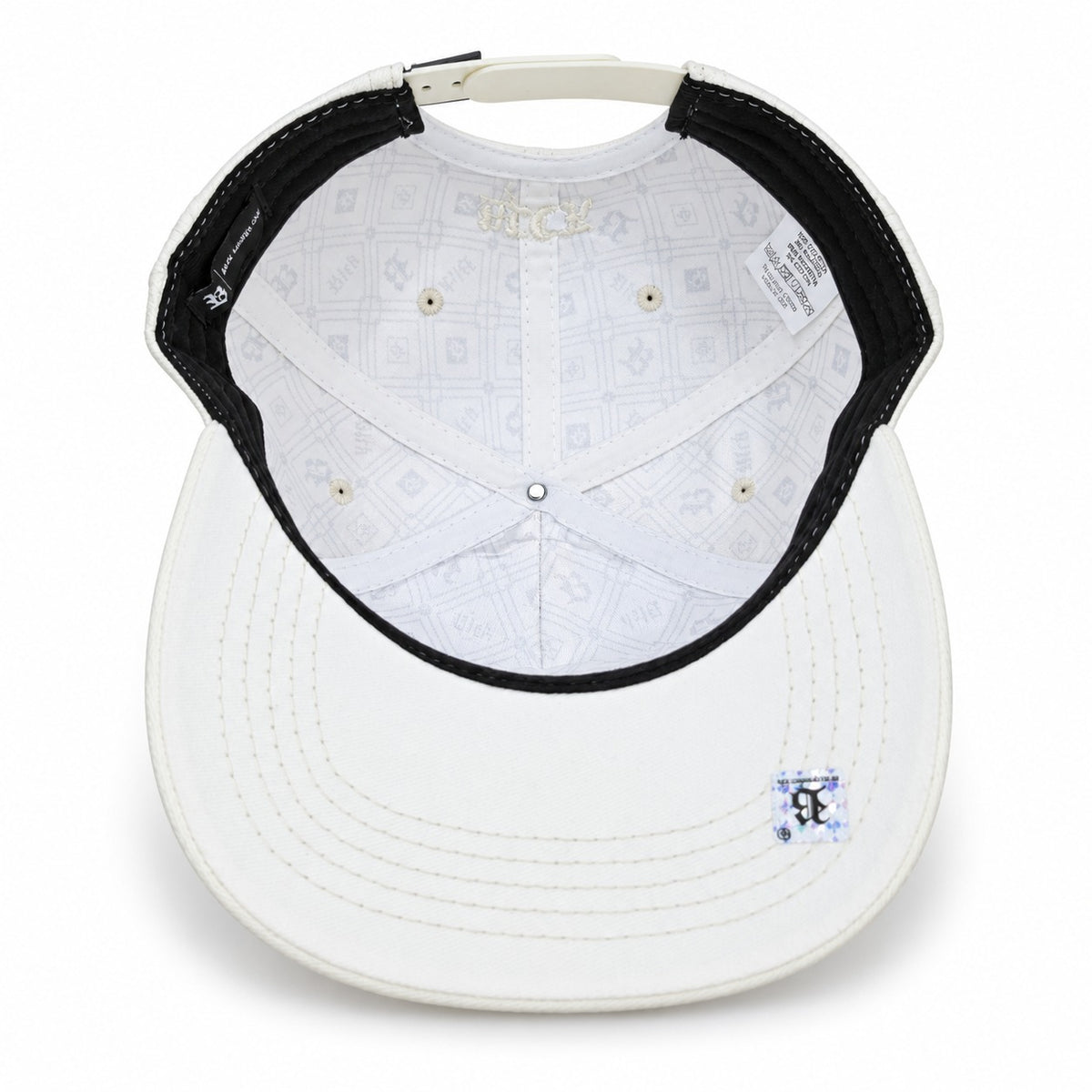 Quepis Snapback - Off White Locked