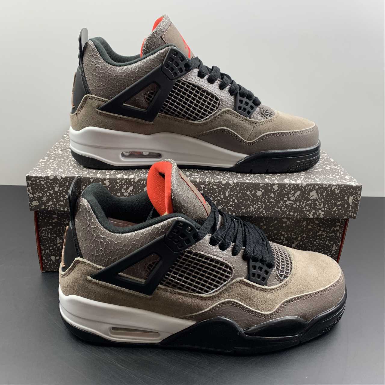 Tênis Nike Air Jordan 4 Retro