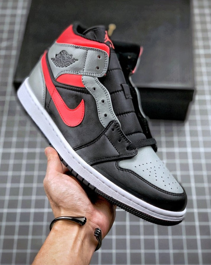 Tênis Nike Air Jordan 1