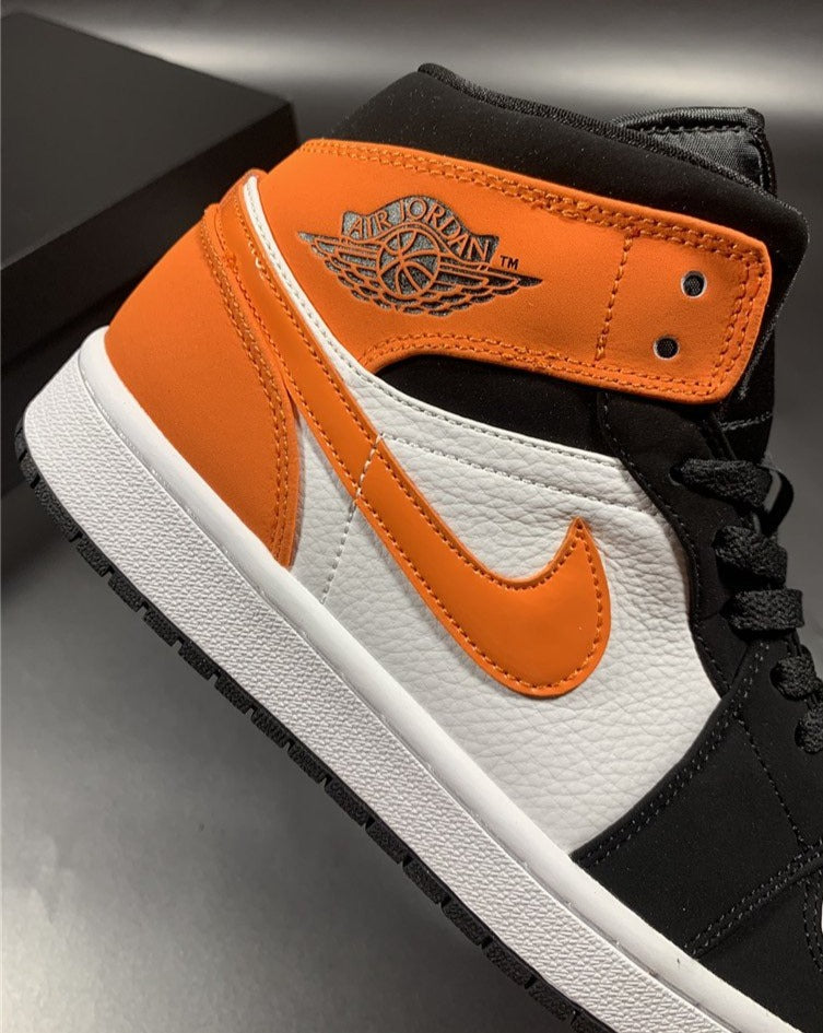 Tênis Nike Air Jordan 1