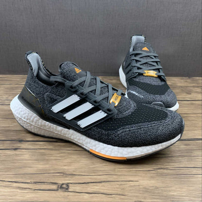 Tênis Ultra Boost 21