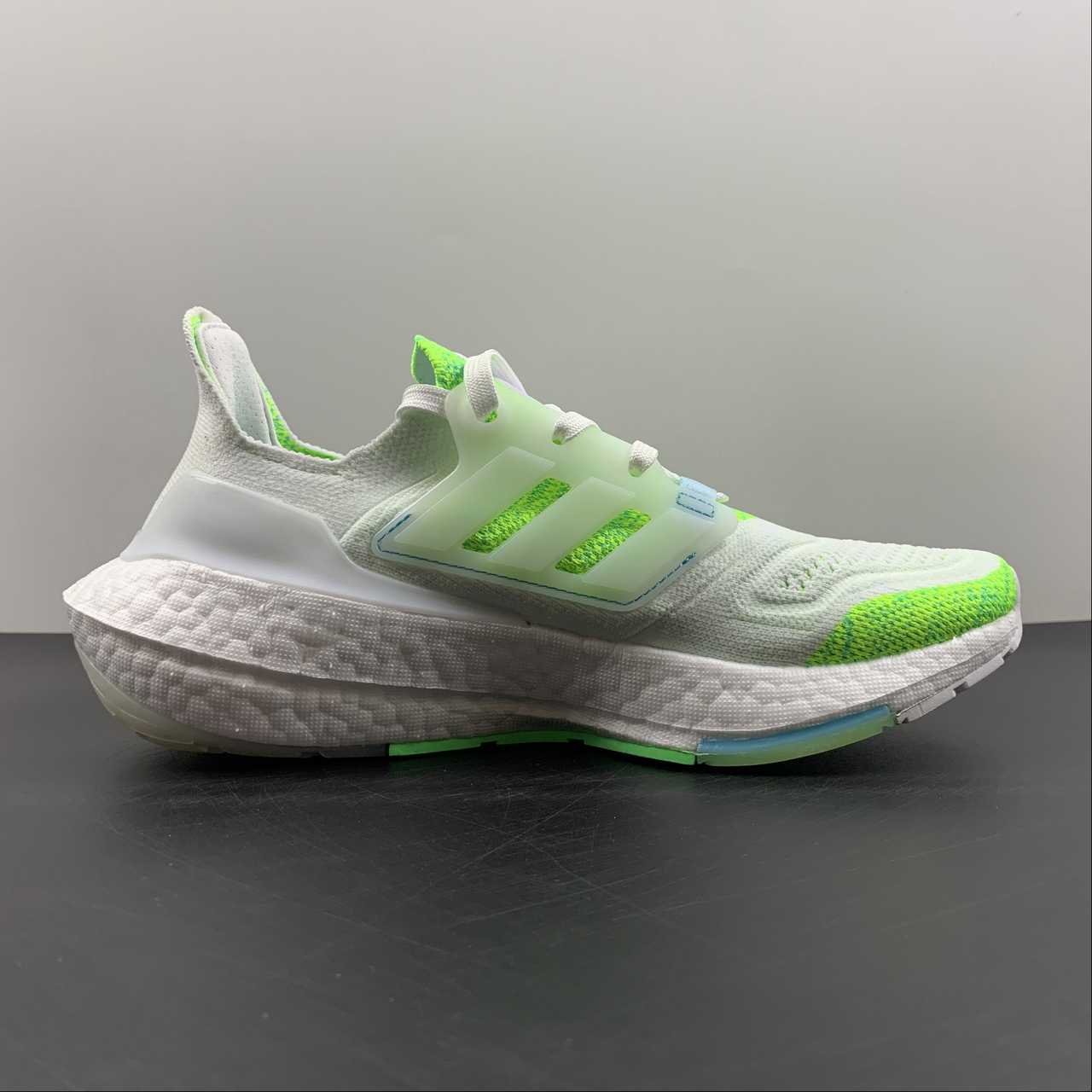 Tênis Ultra Boost 22