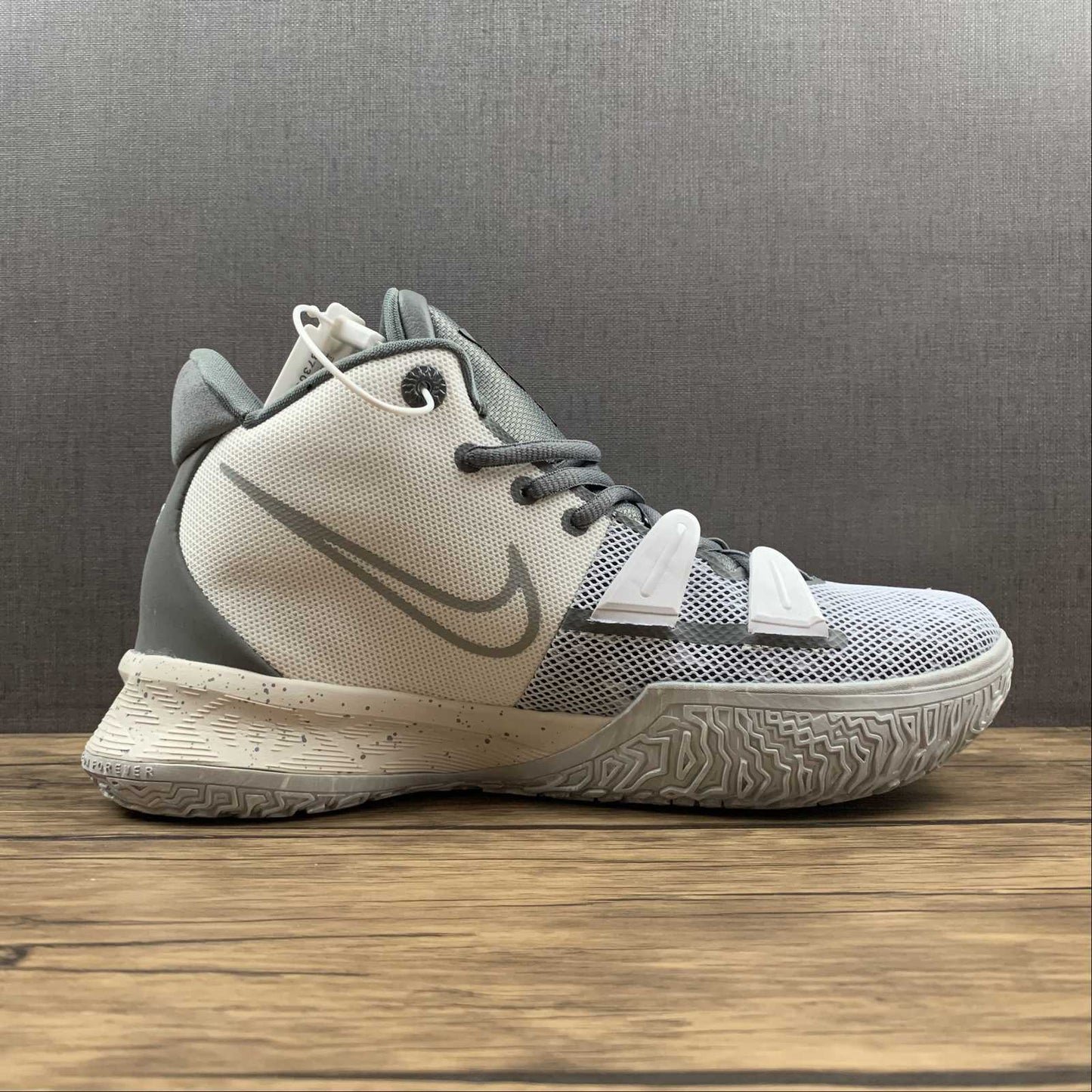 Tênis Nike Kyrie 7