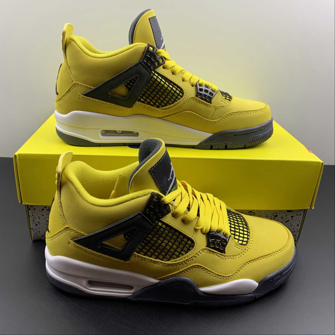 Tênis Nike Air Jordan 4 Retro