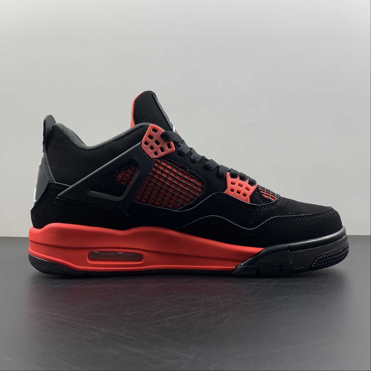 Tênis Nike Air Jordan 4 Retro