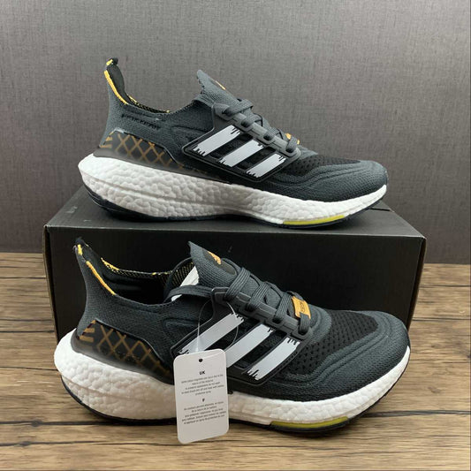 Tênis Ultra Boost 21