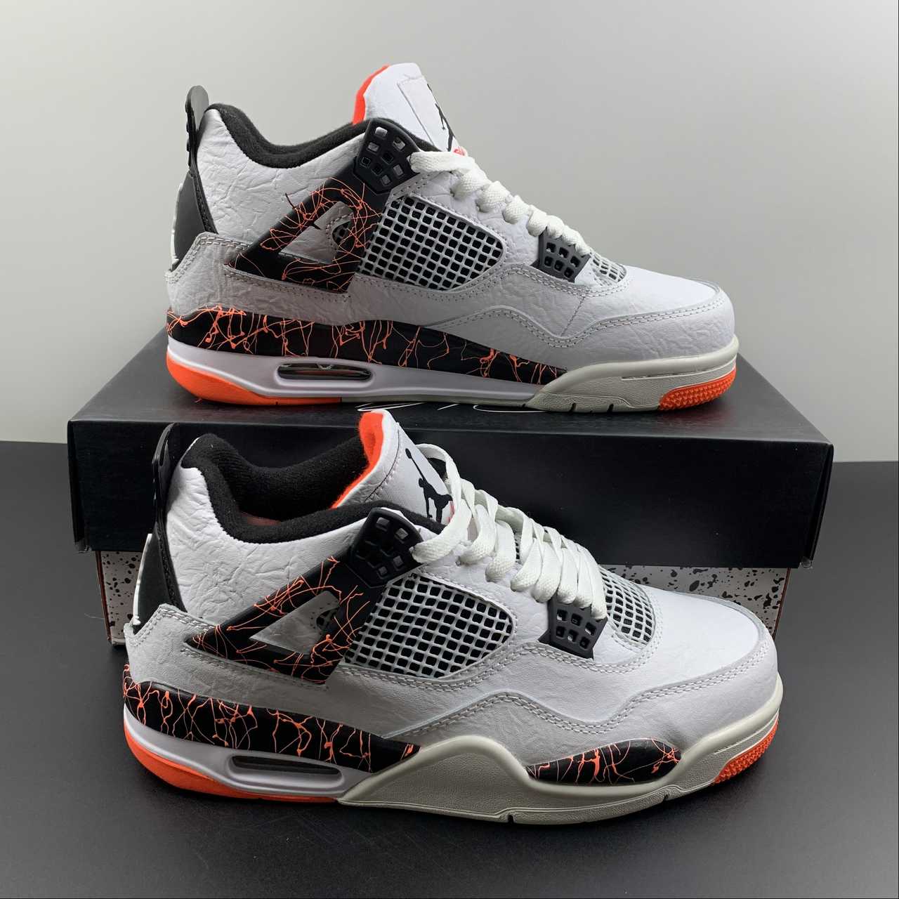 Tênis Nike Air Jordan 4 Retro