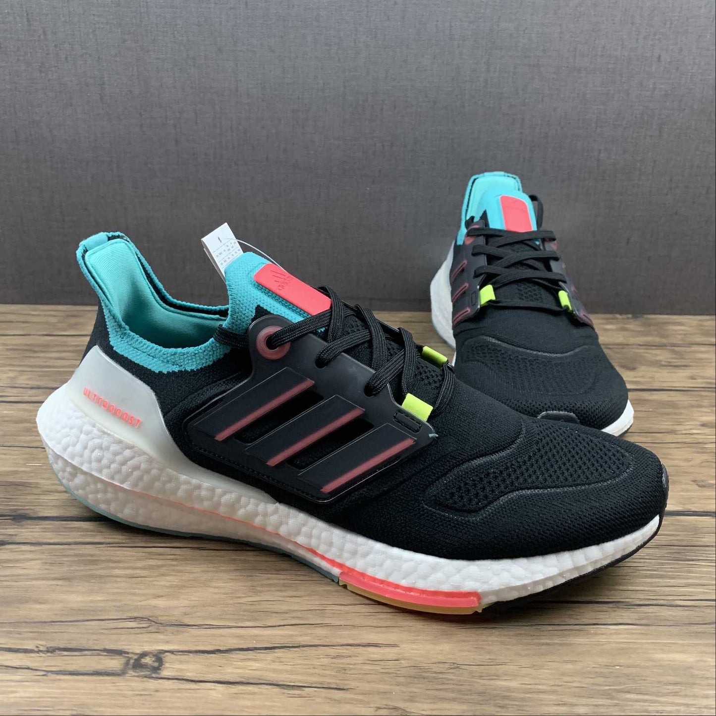 Tênis Ultra Boost 22