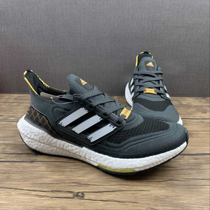 Tênis Ultra Boost 21