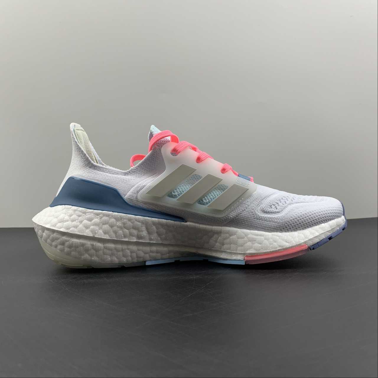 Tênis Ultra Boost 22