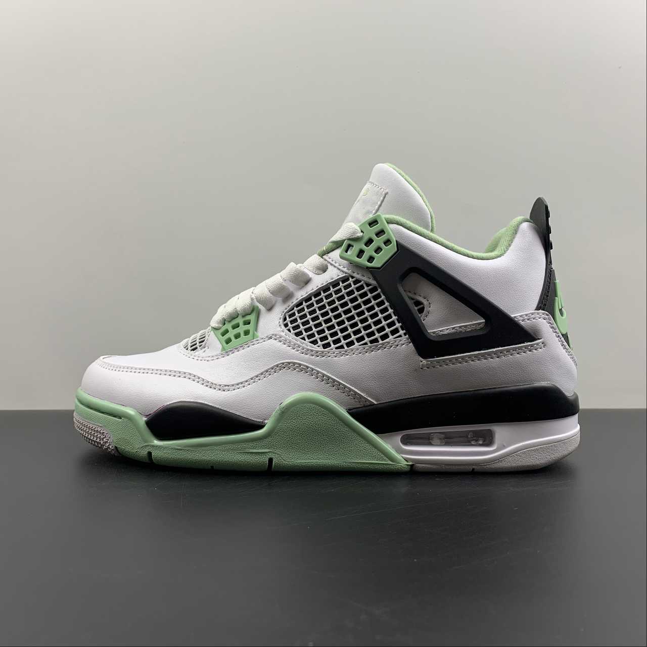 Tênis Nike Air Jordan 4 Retro