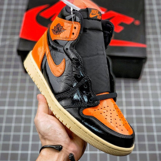 Tênis Nike Air Jordan 1