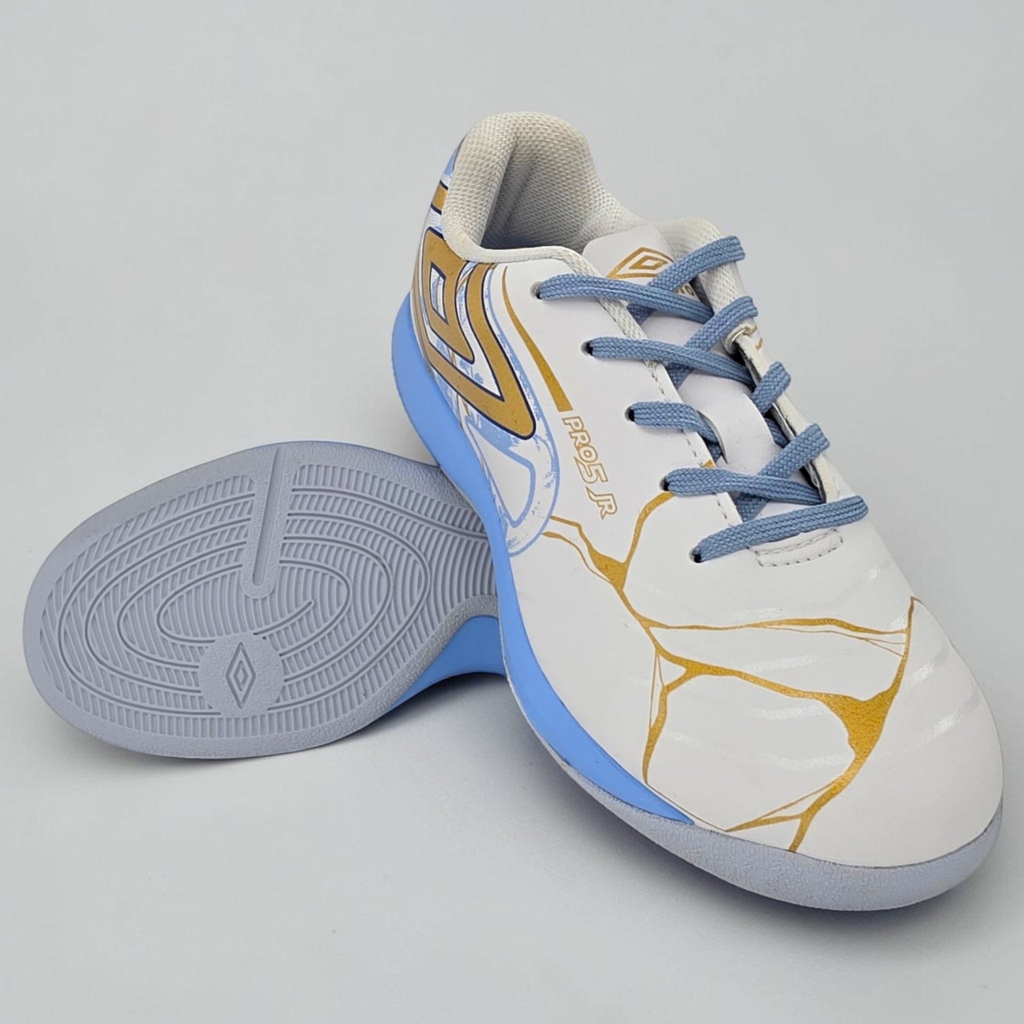 Umbro Pro 5 Bump Kintsugi Futsal - Infantil - Blanco/Azul/Dorado